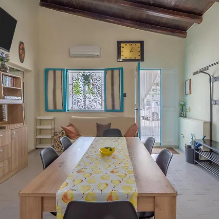 Anahi Villa